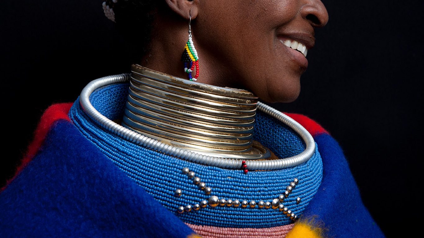 Viaje pelo mundo e conheça povos com tradições ancestrais